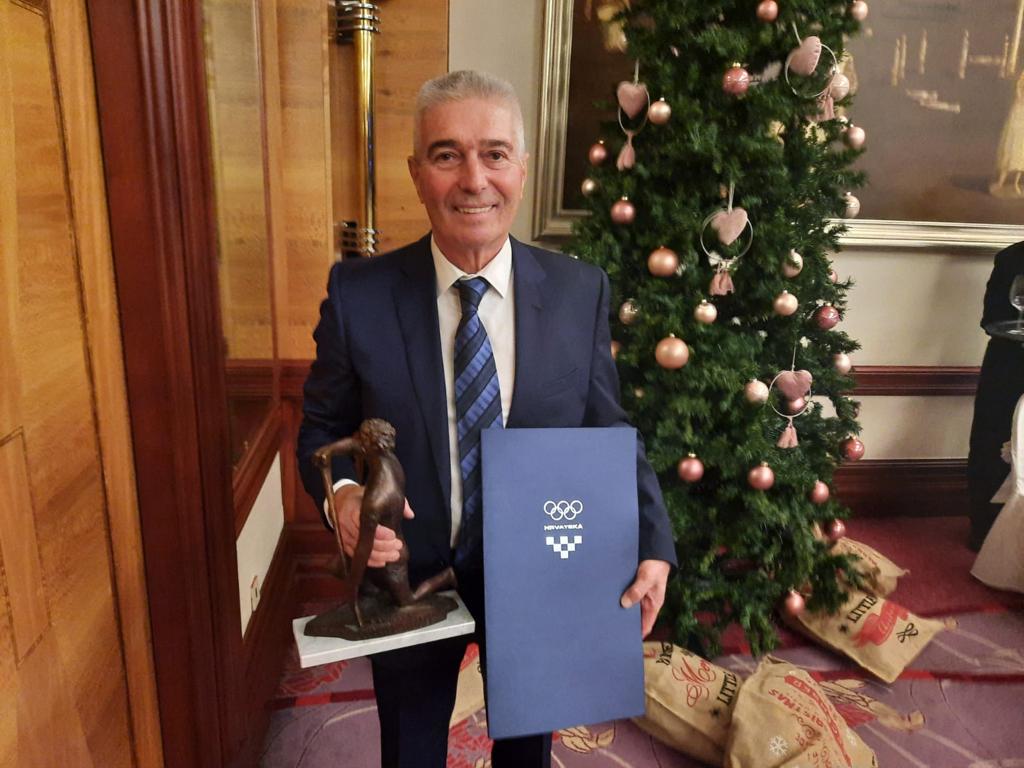 Želimir Feitl primio od HOO-a nagradu za životno djelo